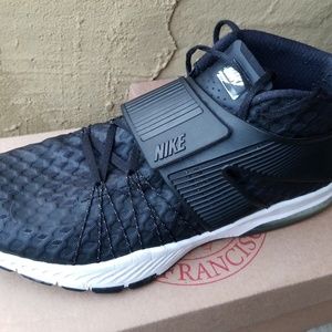 Nike Shoes - Nike lightweight Nike Shoes - Nike lightweight